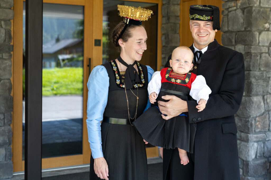 BergZeit in Schoppernau - Eure Gastgeberfamilie Spiegel Fabienne und Daniel mit Malea Marie und Lian Simon