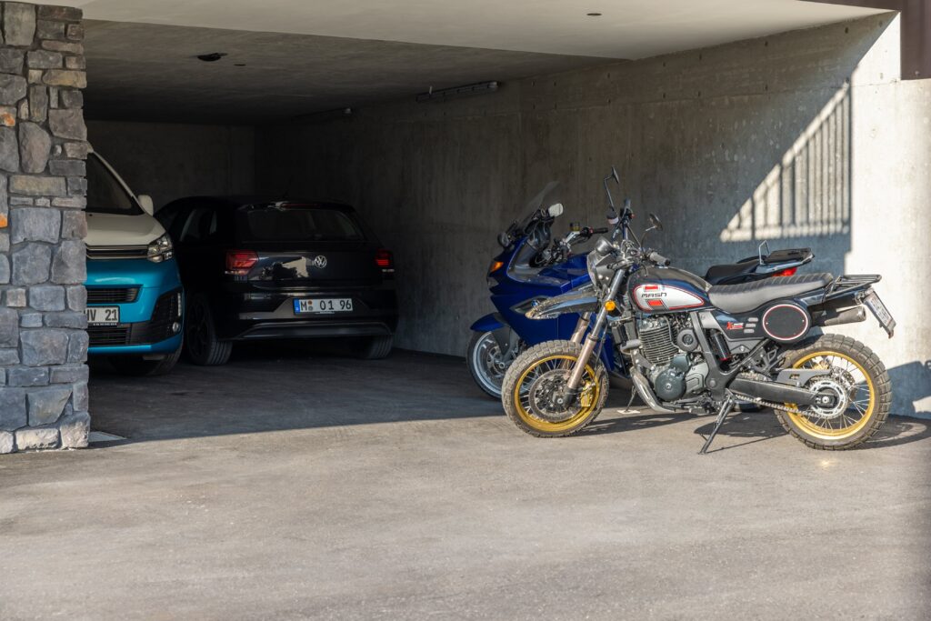 BergZeit in Schoppernau - Wir bieten Euren Fahrzeugen eine Garage direkt am Haus