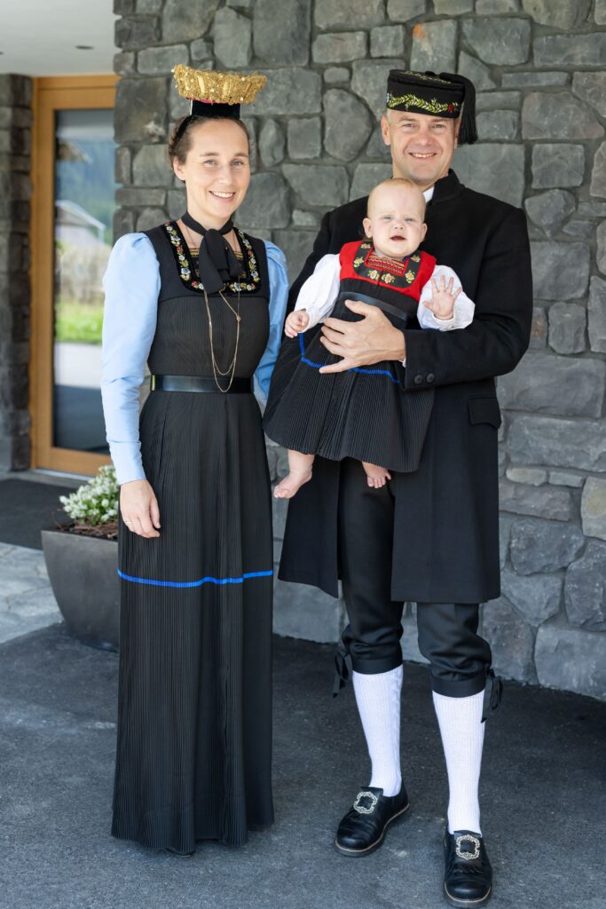 BergZeit in Schoppernau - Gastgeberfamilie Fabienne und Daniel mit Malea Marie und Lian Simon