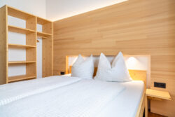 Nächte bei uns können nur erholsam sein Doppelzimmer des Appartement BergZeit in Schoppernau mit feinster Qualitätsbettwäsche von Schraml