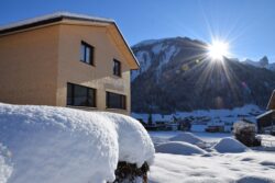 BergZeit - Hausansicht im Winter Richtung Hochalpe 1911m