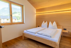 Doppelzimmer des Appartement BergZeit in Schoppernau mit feinster Qualitätsbettwäsche von Schraml
