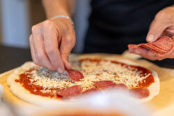 die Salami für die BergZeit Pizza kommt direkt vom Bauern