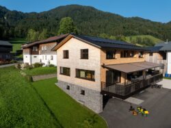 BergZeit in Schoppernau Hausansicht von der Zitterklapfen 2403m